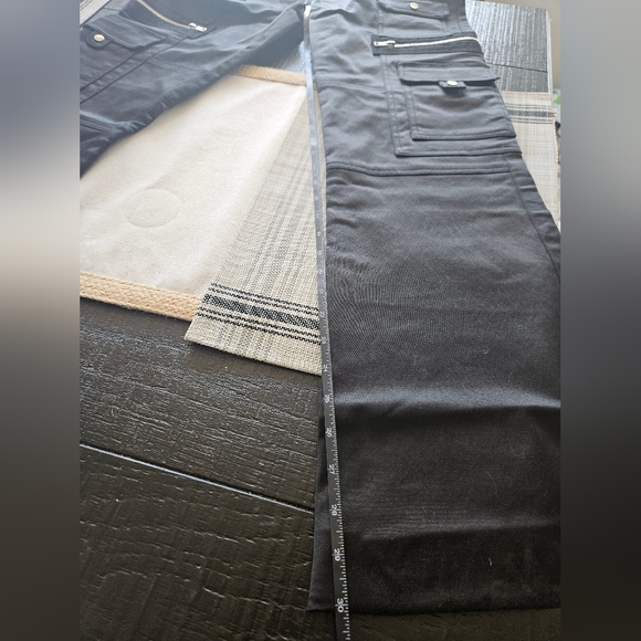 Y2K Black Cache Cargo Pants - Picture 7 of 7